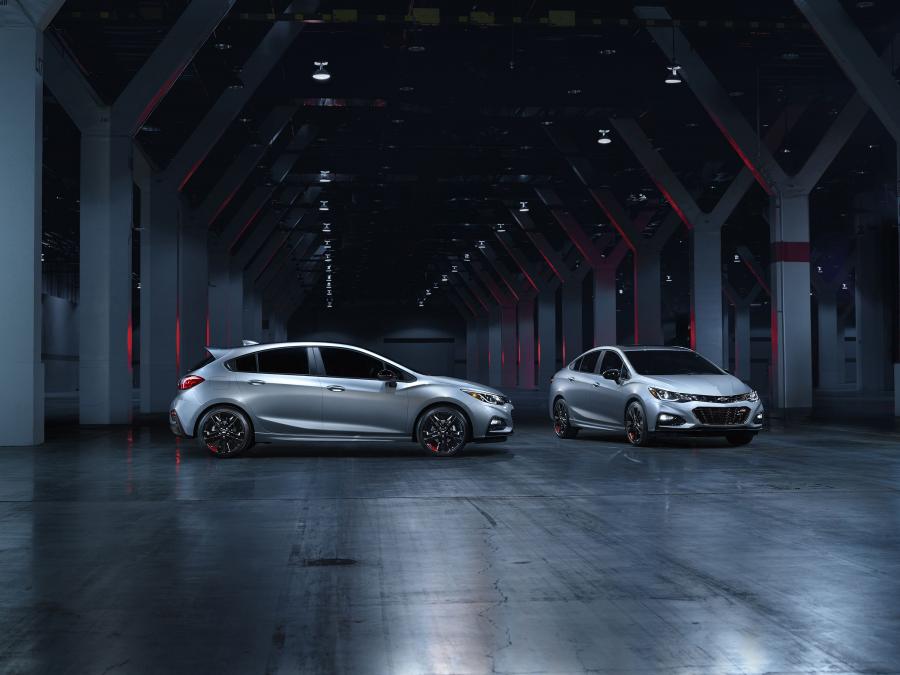  Chevrolet Cruze Hatchback Redline 2017 года  (NA) (фото 2 из 2)
